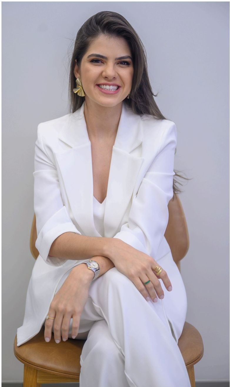 Dra. Julia Barros Alves
